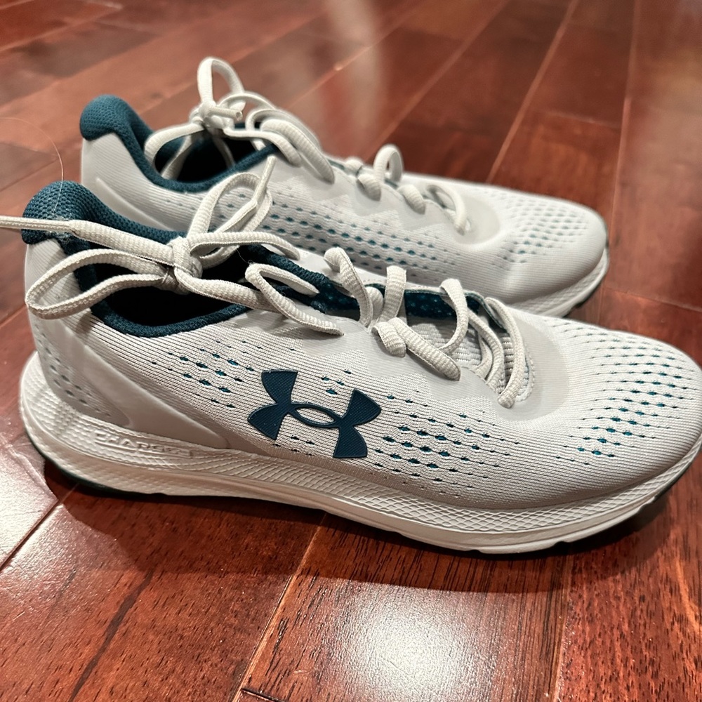 Light gray Under Armour sneakers size 7